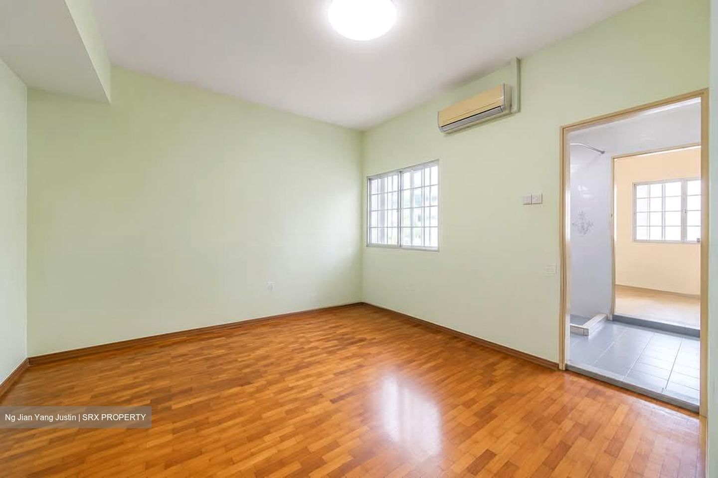 Parry Avenue (D19), Terrace #563320371